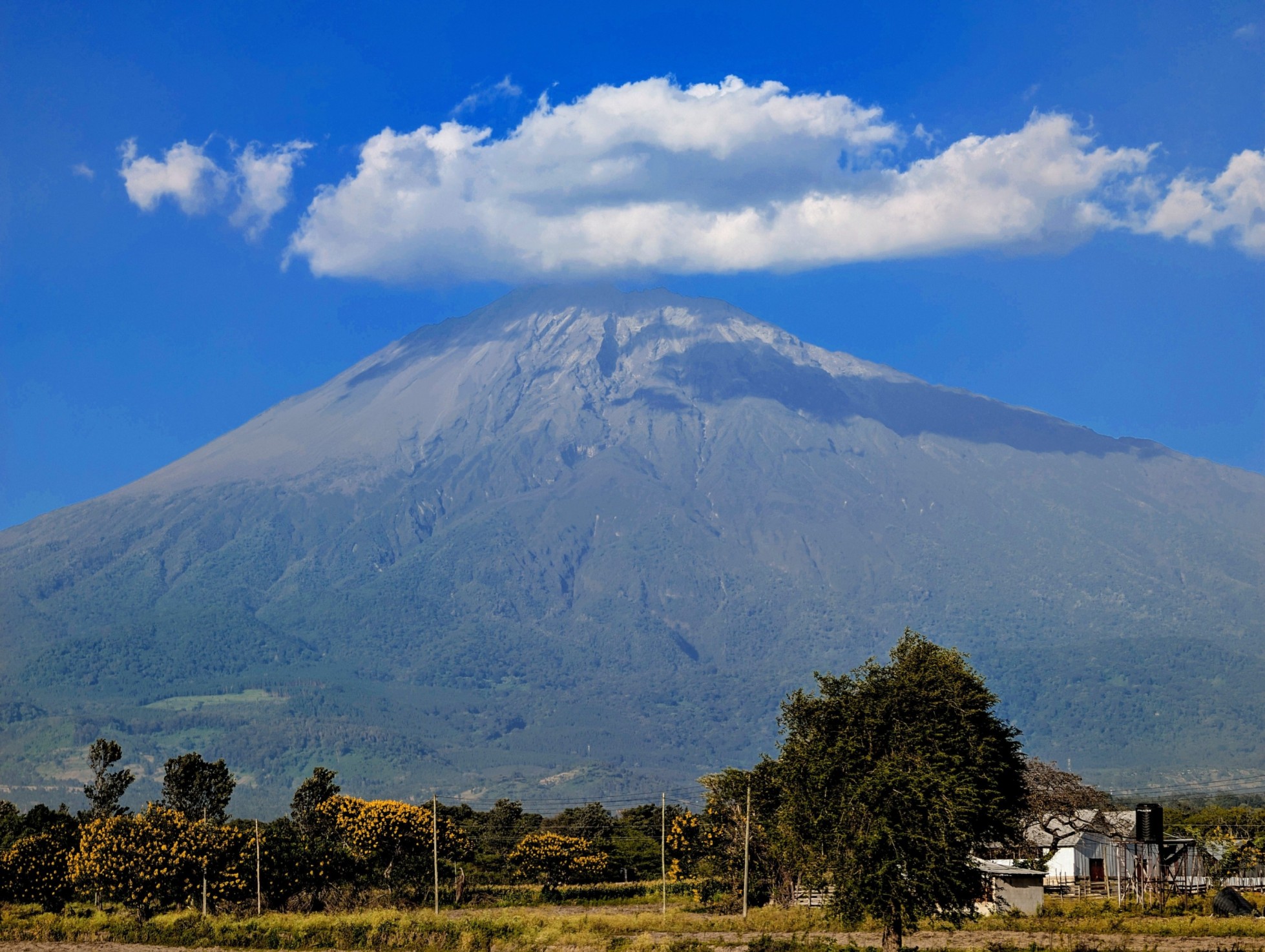 Virunga volcanoes in Volcanoes National Park on a 4-day Rwanda gorilla safari